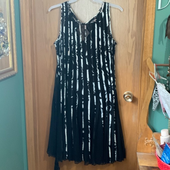 Sleeveless 2 pc dress - sheer with black slip attached underneath - Picture 1 of 6